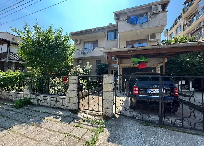 Πανσιόν Izgrev Sarafovo